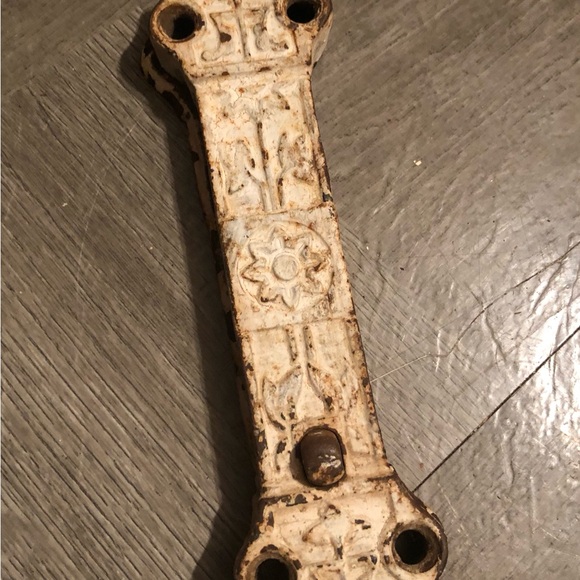 9336 Antique Victorian Spring Loaded Floral Emb. Lock Push Button cast metal - Picture 4 of 11